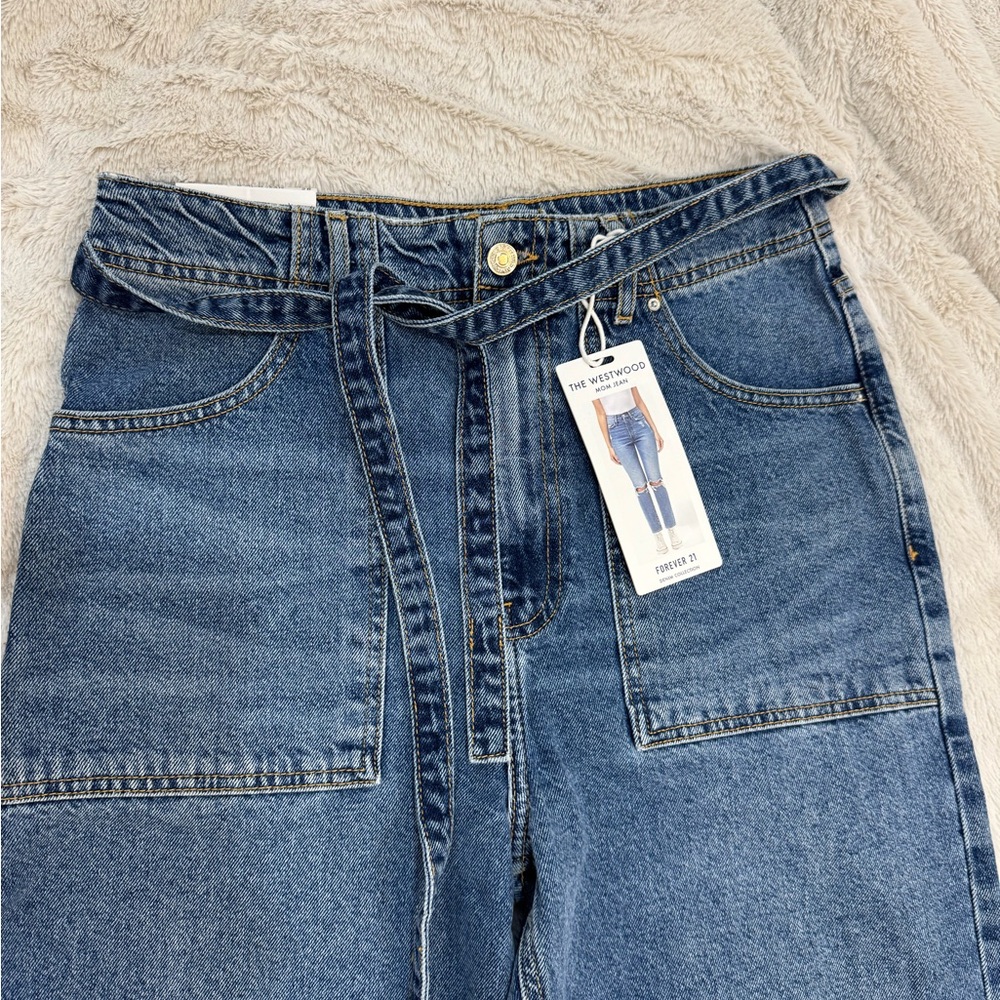 Forever21 Women’s Blue Medium Washed Denim Jeans with a Denim Matching Belt- NWT